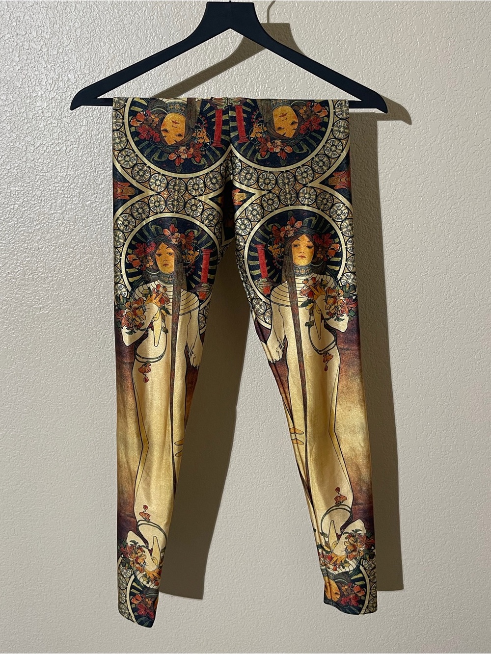 BlackMilk Decorative Art Print Leggings in Gold and Brown